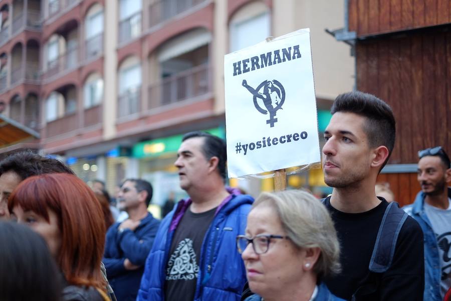 La convocatoria ha partido de la Plataforma Feminista Motrileña, que ha citado a las 20.30 horas de la tarde en la plaza de la Aurora