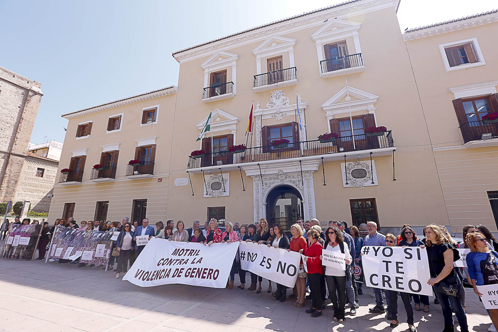 Fotos: Concentración contra la violencia de género en Motril