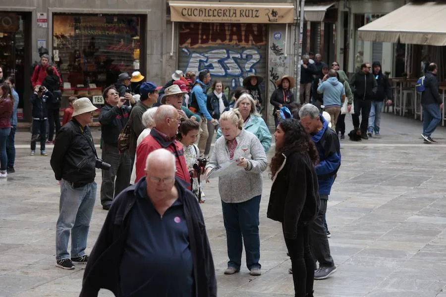 Una mínima de 4 grados y una máxima de 14 es lo que se han encontrado muchos foráneos que visitan estos días la ciudad