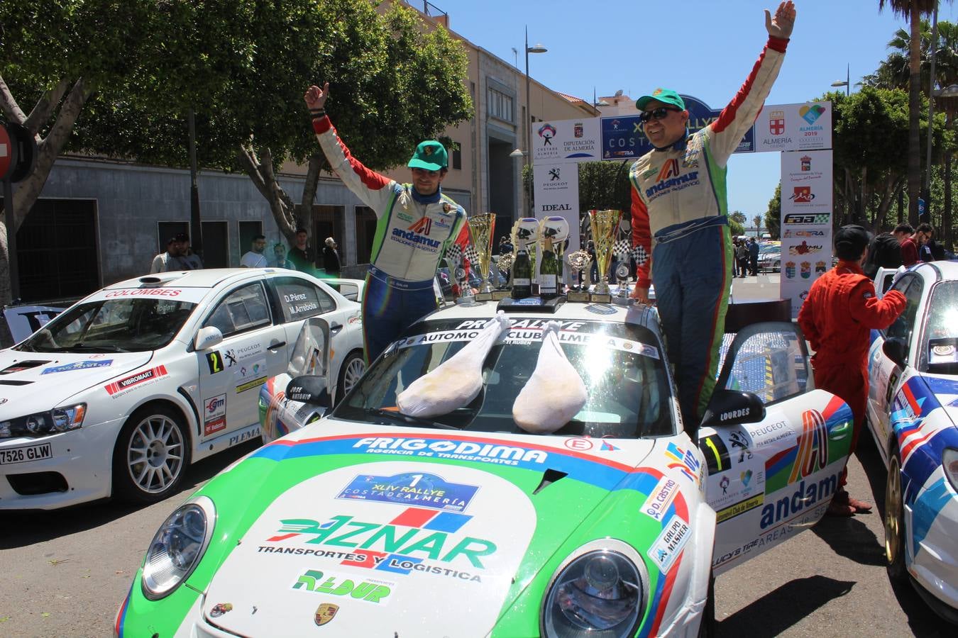 El piloto almeriense gestionó con inteligencia su amplia ventaja para coronarse una vez más como campeón junto a José Crisanto Galán