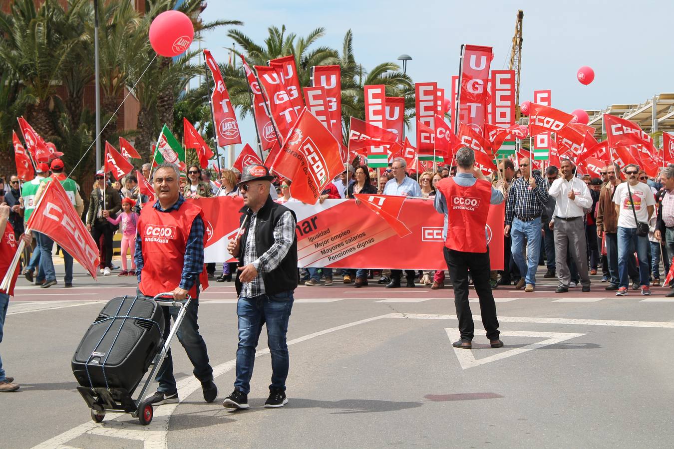 Los sindicatos UGT y CCOO se movilizan con motivo del 1 de mayo en una marcha reivindicativa a la que asiste el secretario provincial del PSOE, José Luis Sánchez Teruel