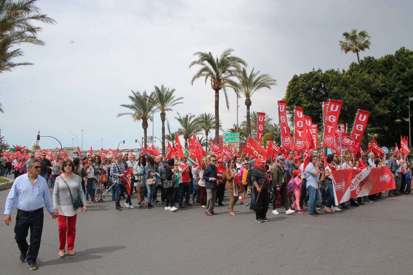 Los sindicatos UGT y CCOO se movilizan con motivo del 1 de mayo en una marcha reivindicativa a la que asiste el secretario provincial del PSOE, José Luis Sánchez Teruel