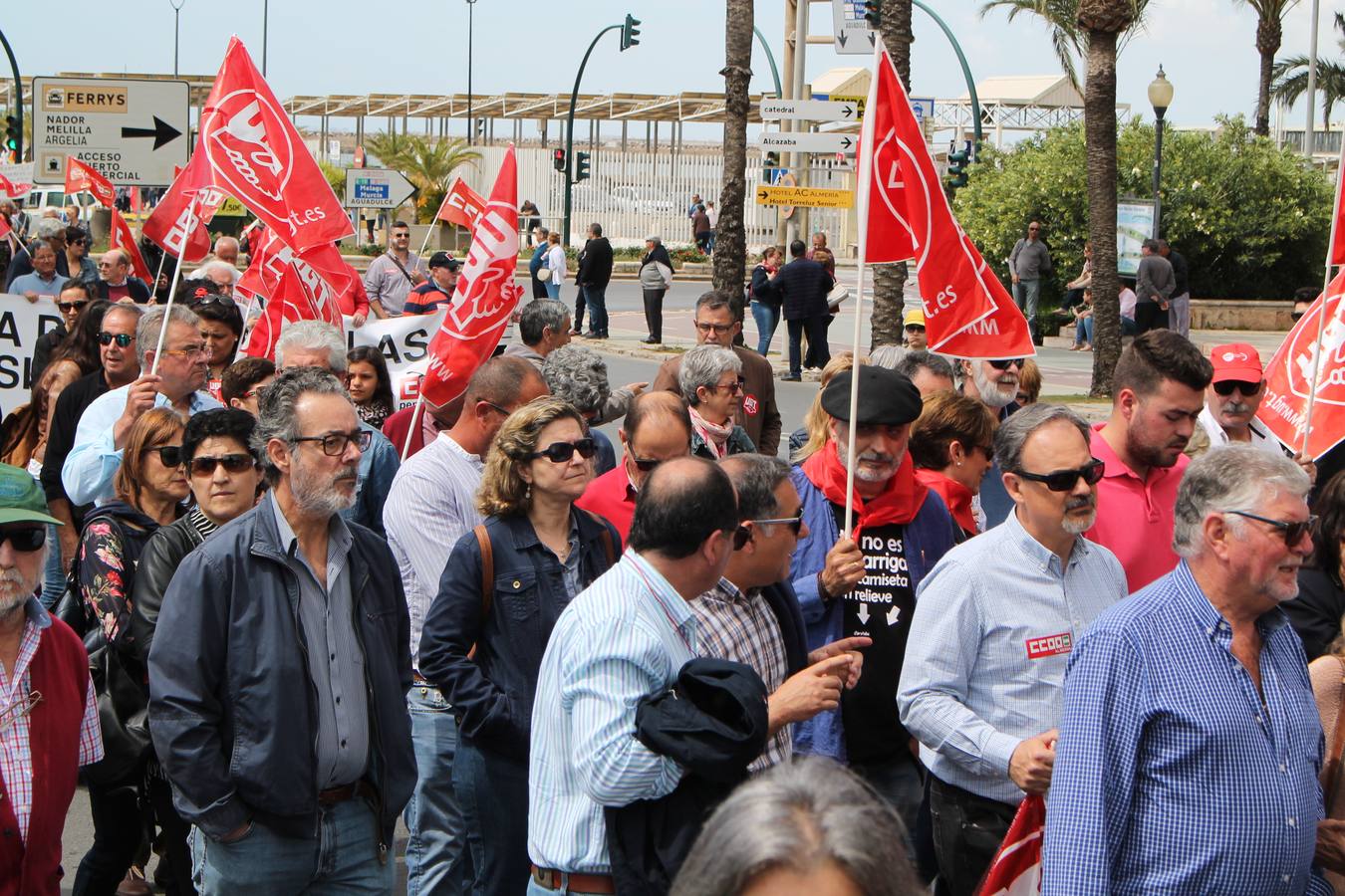 Los sindicatos UGT y CCOO se movilizan con motivo del 1 de mayo en una marcha reivindicativa a la que asiste el secretario provincial del PSOE, José Luis Sánchez Teruel