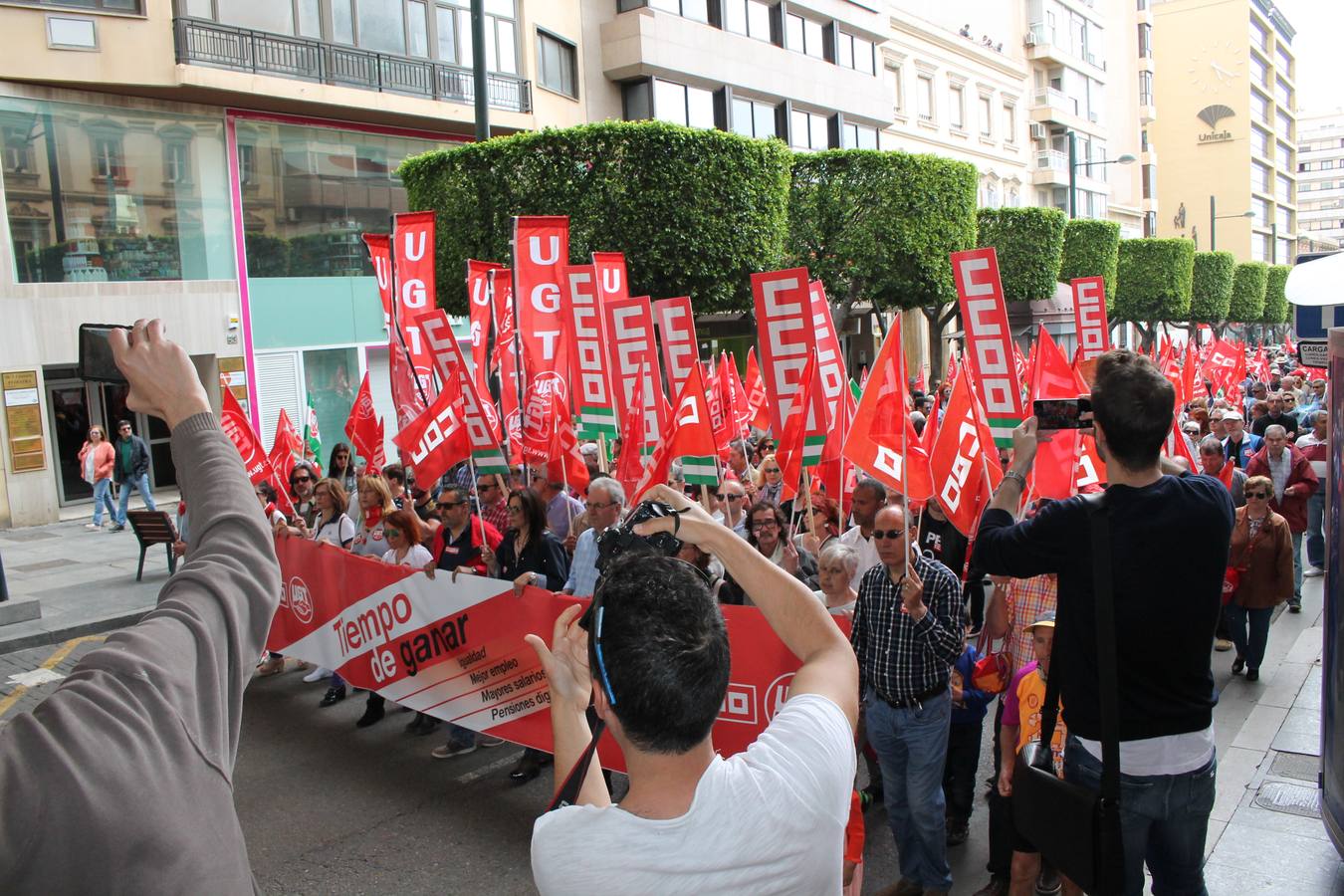 Los sindicatos UGT y CCOO se movilizan con motivo del 1 de mayo en una marcha reivindicativa a la que asiste el secretario provincial del PSOE, José Luis Sánchez Teruel