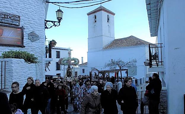 Capileira celebra durante tres días sus fiestas patronales en honor a la Virgen de la Cabeza