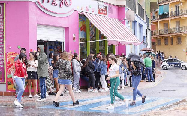 El mal tiempo condiciona el inicio de la fiesta. 