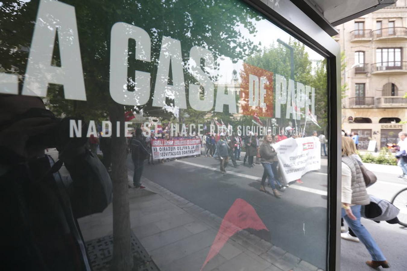 UGT y CCOO inician la manifestación con motivo del Día Internacional del Trabajo bajo el lema 'Tiempo de ganar', a la que asiste también el secretario general del PSOE de Granada, José Entrena