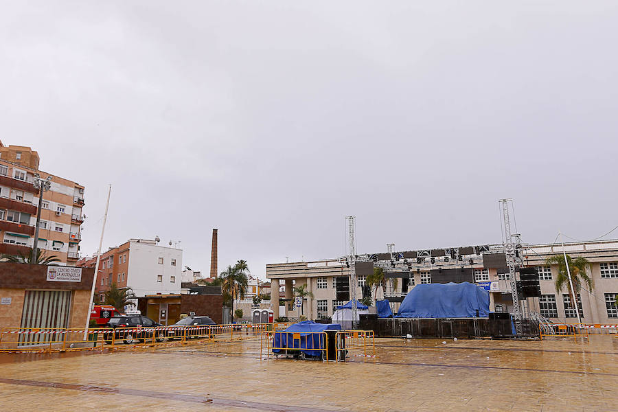 Lluvia en las Cruces de Motril antes del concierto de la Orquesta Tentación