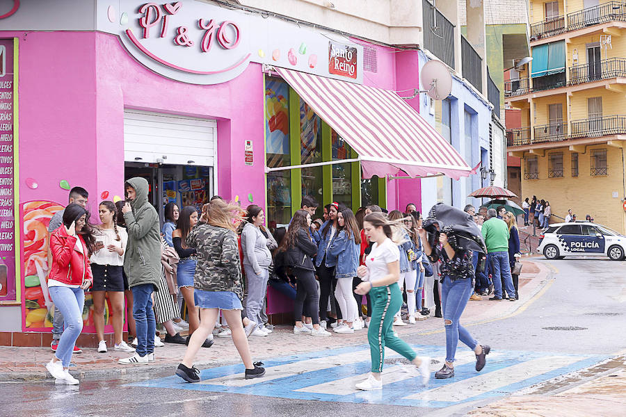 Lluvia en las Cruces de Motril antes del concierto de la Orquesta Tentación