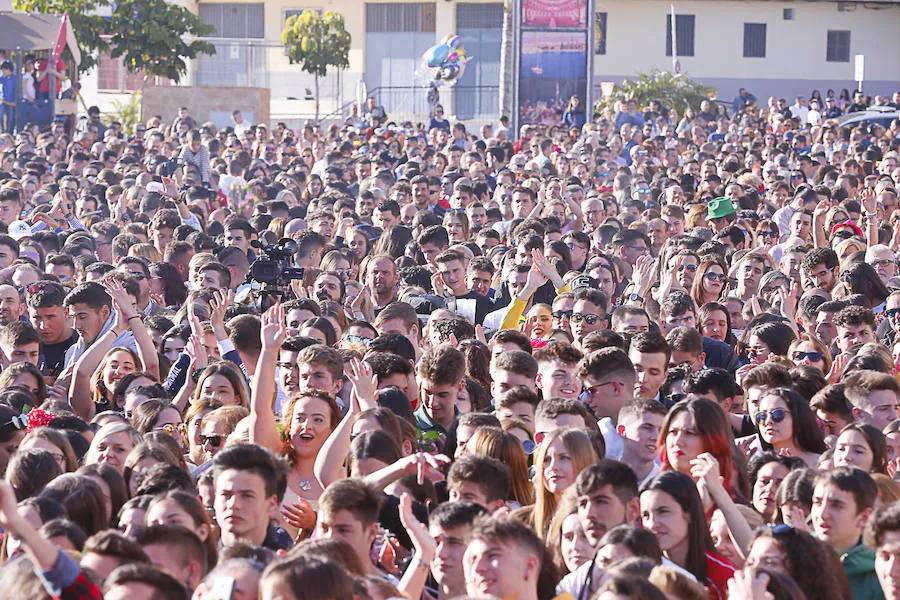 El recital se celebra pese al mal tiempo que ha hecho este martes en la Costa