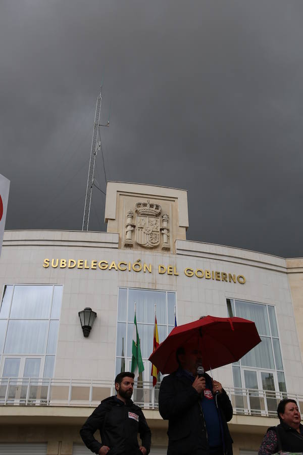 Los secretarios generales de UGT y CCOO de Jaén, Manuel Salazar y Francisco Cantero, lideran la manifestación del Día Internacional del Trabajo bajo el lema 'Tiempo de ganar. Igualdad, mejor empleo, mayores salarios, pensiones dignas'