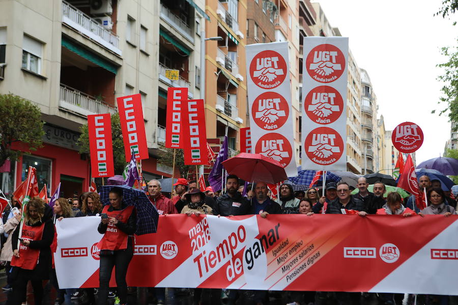 Los secretarios generales de UGT y CCOO de Jaén, Manuel Salazar y Francisco Cantero, lideran la manifestación del Día Internacional del Trabajo bajo el lema 'Tiempo de ganar. Igualdad, mejor empleo, mayores salarios, pensiones dignas'