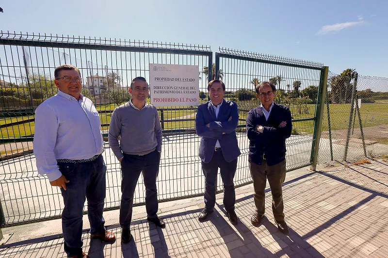 Miembros de la junta directiva del Club de Golf Motril. 