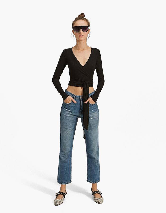 Cuesta 15 euros y está disponible en colores blanco y negro