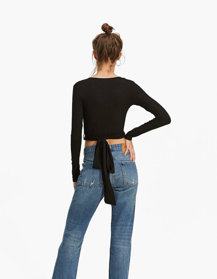 Cuesta 15 euros y está disponible en colores blanco y negro