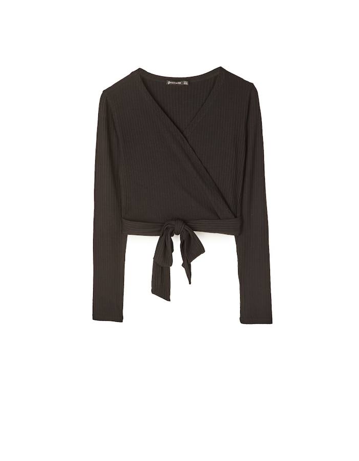 Cuesta 15 euros y está disponible en colores blanco y negro