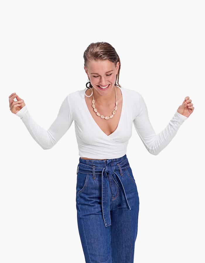 Cuesta 15 euros y está disponible en colores blanco y negro