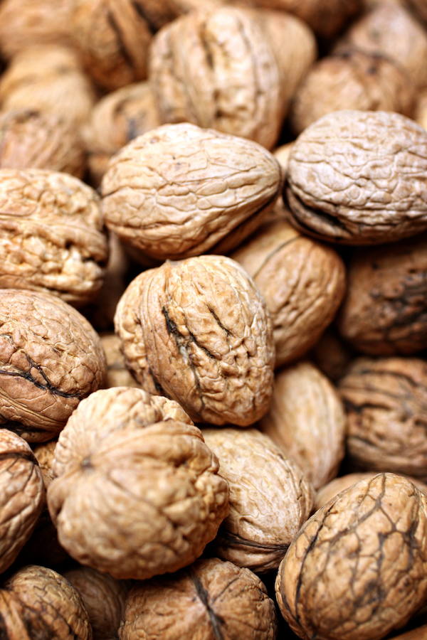 Este ingrediente se utliza mucho en diferentes platos. Si tomas la nuez moscada entera puede producir efectos secundarios muy graves. Según los expertos, consumir incluso unos gramos puede producir convulsiones.