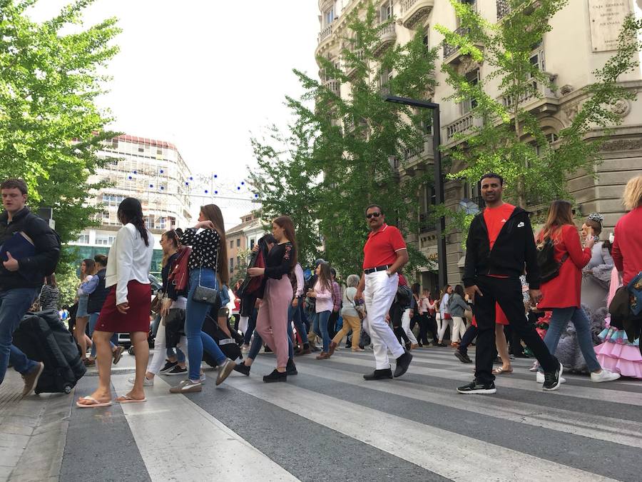 Las calles del centro de la ciudad, abarrotadas de gente para disfrutar de la fiesta.