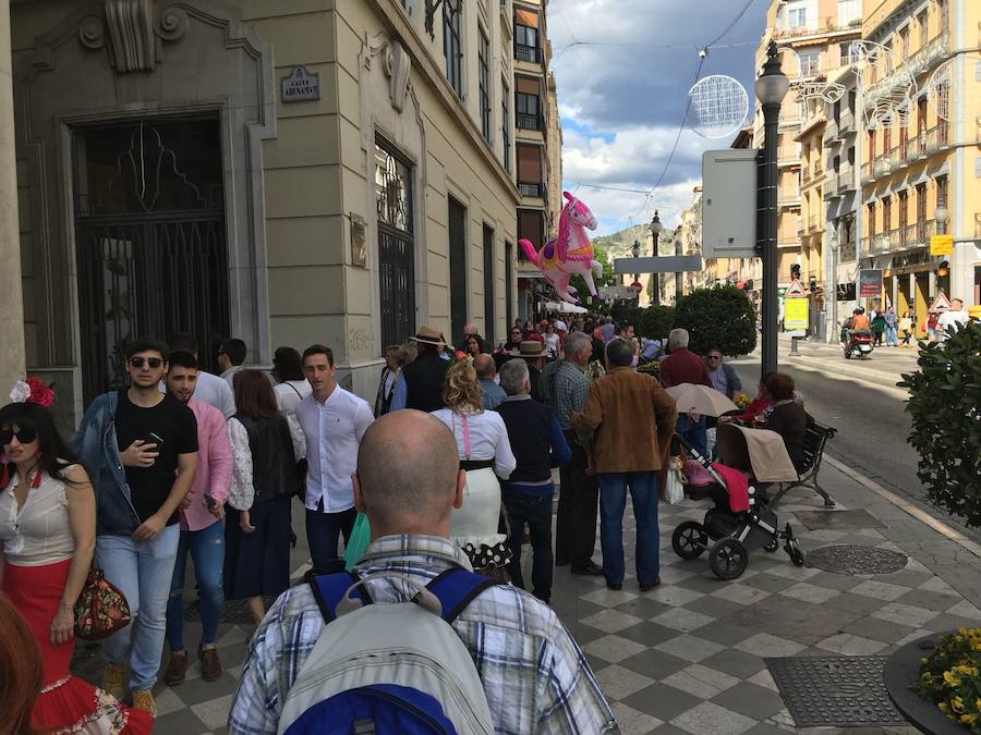 Las calles del centro de la ciudad, abarrotadas de gente para disfrutar de la fiesta.