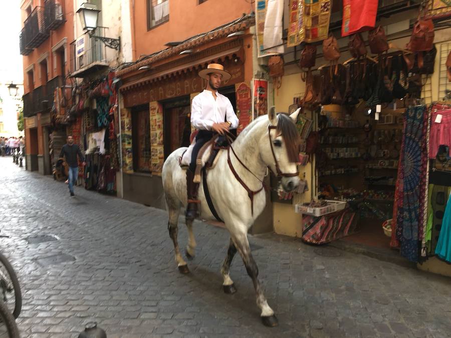 Las calles del centro de la ciudad, abarrotadas de gente para disfrutar de la fiesta.