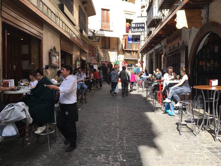 Las calles del centro de la ciudad, abarrotadas de gente para disfrutar de la fiesta.