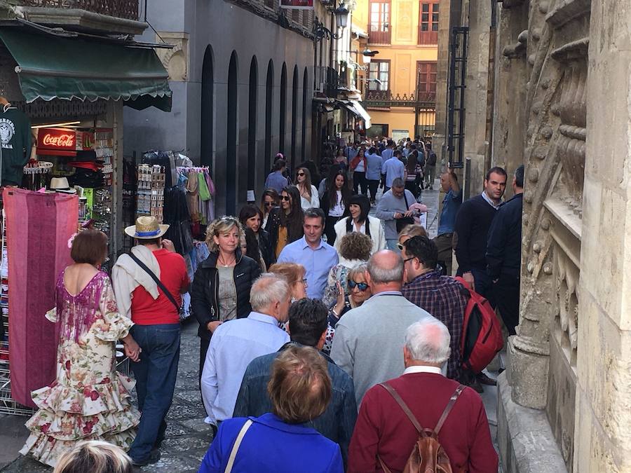 Las calles del centro de la ciudad, abarrotadas de gente para disfrutar de la fiesta.