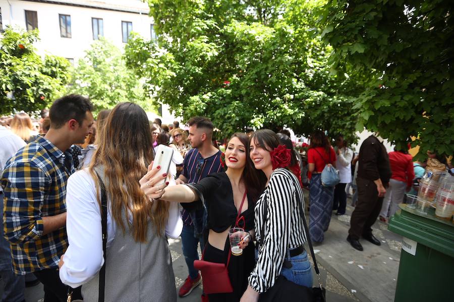 Ambiente en la plaza Carlos Cano.