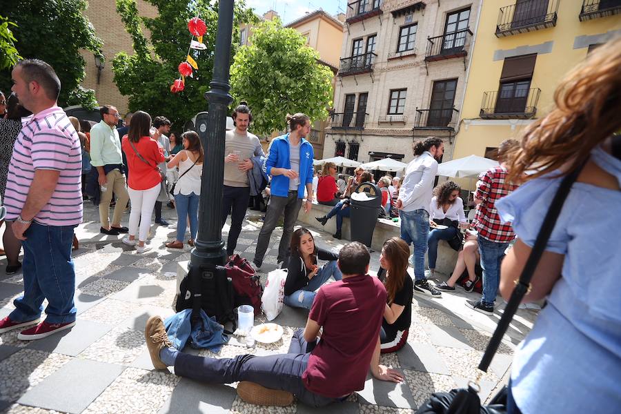 Ambiente en la plaza Carlos Cano.