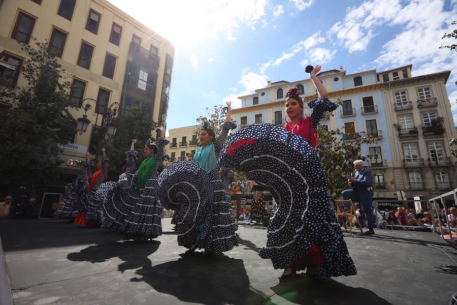 Las actuaciones en diferentes lugares de la ciudad están animando la jornada 