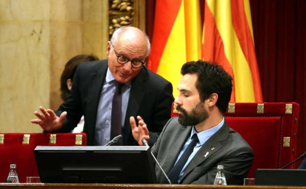 El independentismo aprueba la ley para poder 'teleinvestir' a Puigdemont