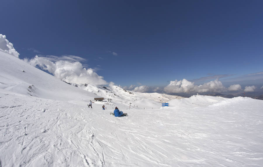 La estación, con una jornada de esquí gratuito, pone fin a una de las campañas más largas de su historia reciente con 163 días de actividad