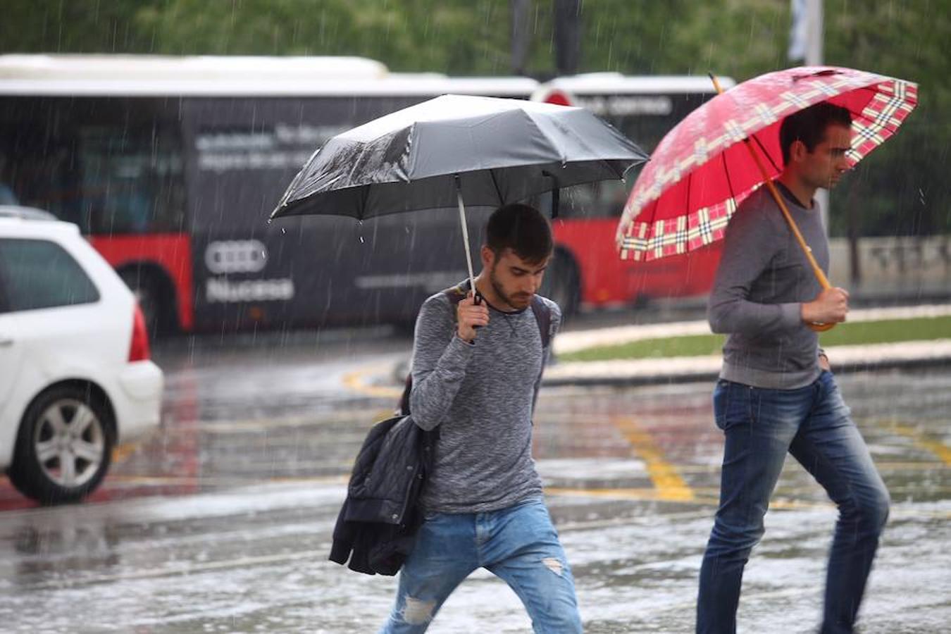 Truenos, rayos y relámpagos sobre la capital