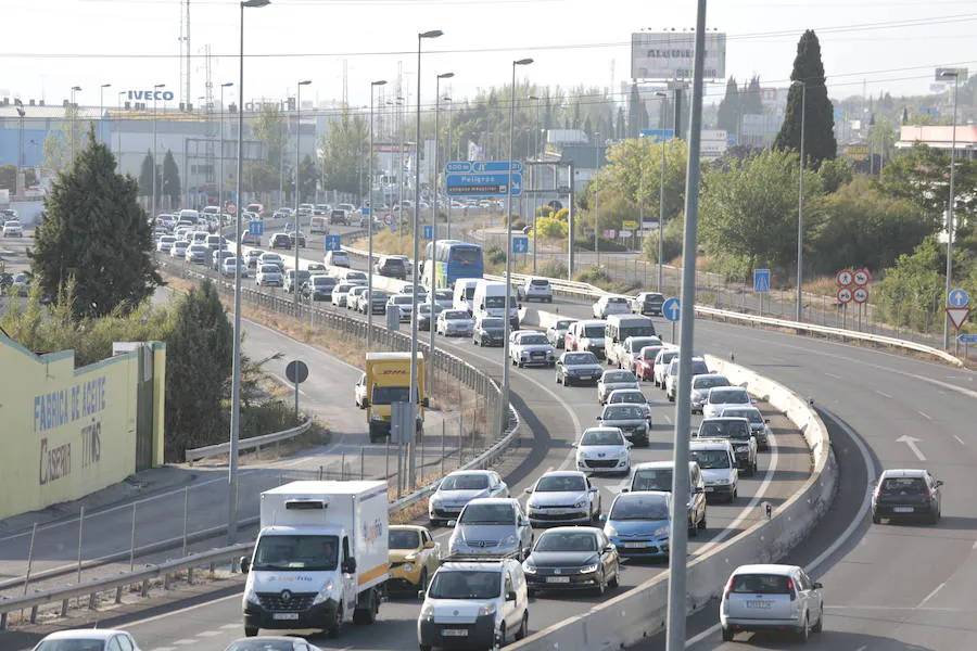 La A-44 ha estado colapsada de tráfico en sentido Motril toda la tarde, por un accidente entre tres vehículos