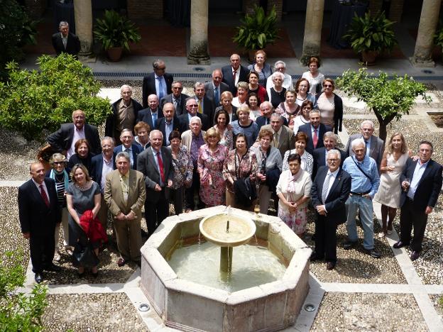 Participantes en el encuentro del cincuenta aniversario de la promoción de Químicas. 