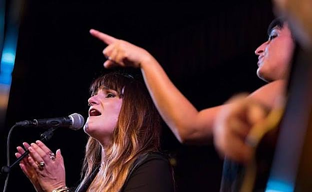 Rozalén agradece a Almería por hacer que 'Girasoles' haya cobrado «vida propia»