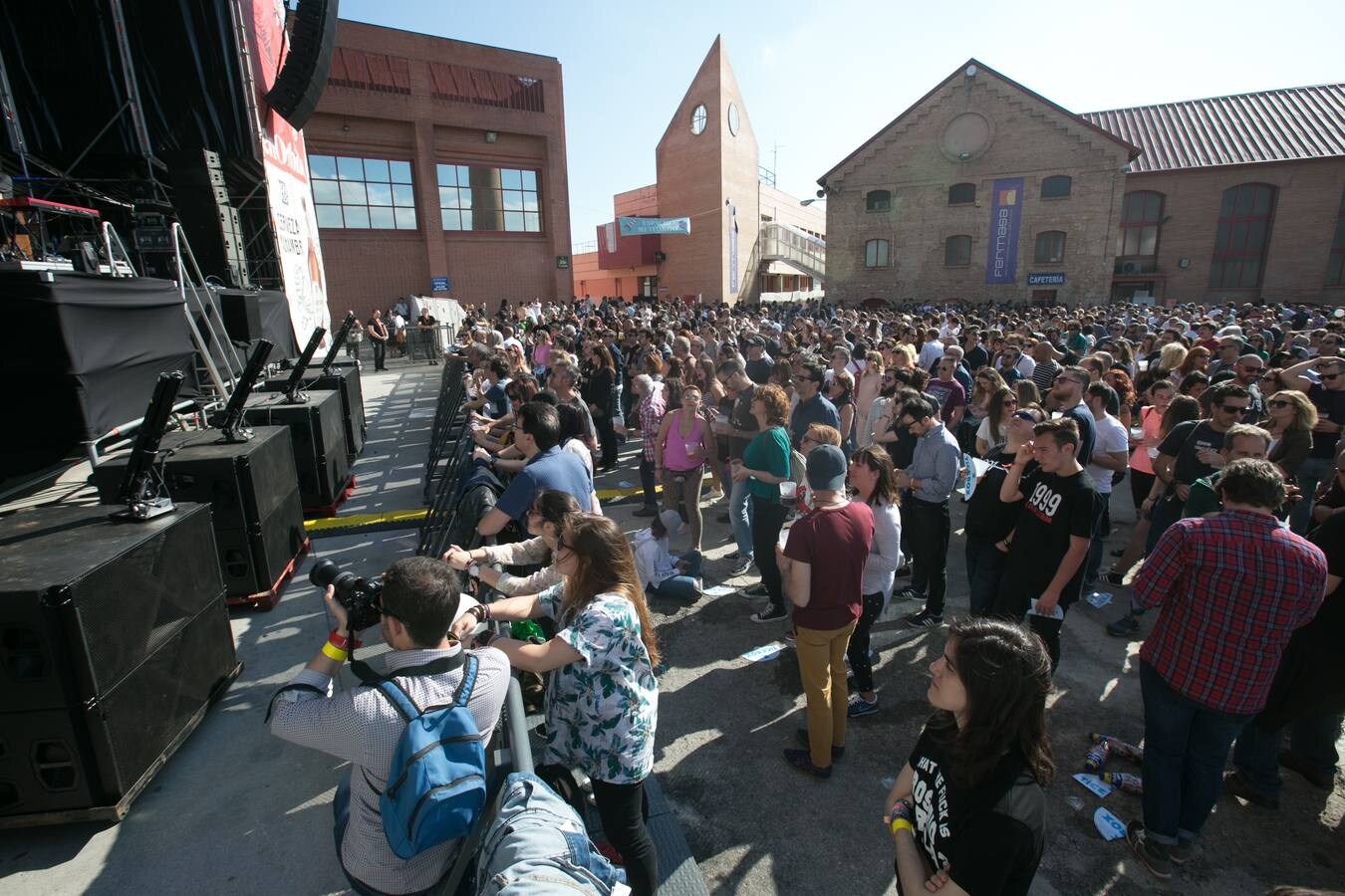 El festival llena la feria de muestras de Armilla