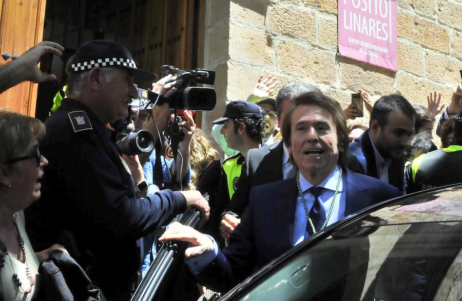 «Si es bonito vivir en Linares, más bonito es volver», ha dicho el artista, quien ha destacado su estrecha relación con la ciudad que lo vio nacer