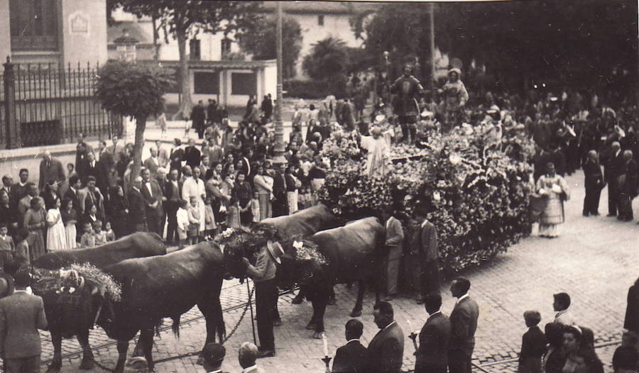 Recorrido por las calles del centro de la ciudad en 1950