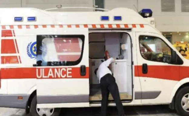 El conductor de una ambulancia se pierde en un atajo y el bebé que llevaba ahora está crítico