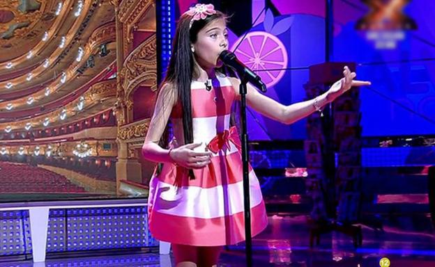 Melani, la ganadora de 'La Voz Kids', conquista a 'Sálvame' cantando ópera en directo