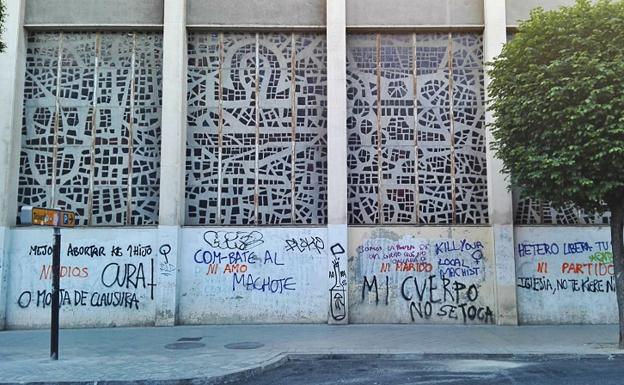 Estado de la fachada de la cripta de Fray Leopoldo en la calle Ancha de Capuchinos.
