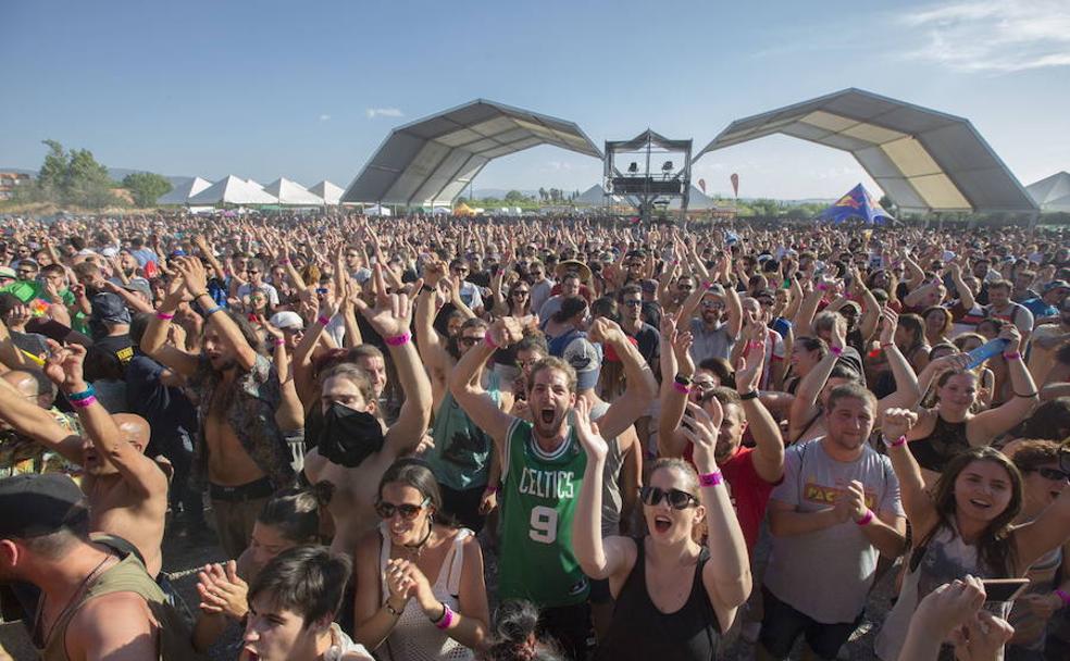 Público enfervorecido y disfrutando de unas de las actuaciones del Bull Festival 2017. 