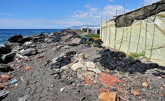Plásticos en la franja de invernaderos situada entre La Rábita y El Pozuelo