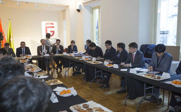 Representantes granadinos en una reunión con inversores surcoreanos para el acelerador de partículas.