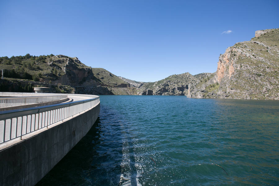 El pantano de Cubillas está al 100 % de su capacidad y el de Canales llegará a esa cifra en unos días. El de Quéntar ronda el 94%. 