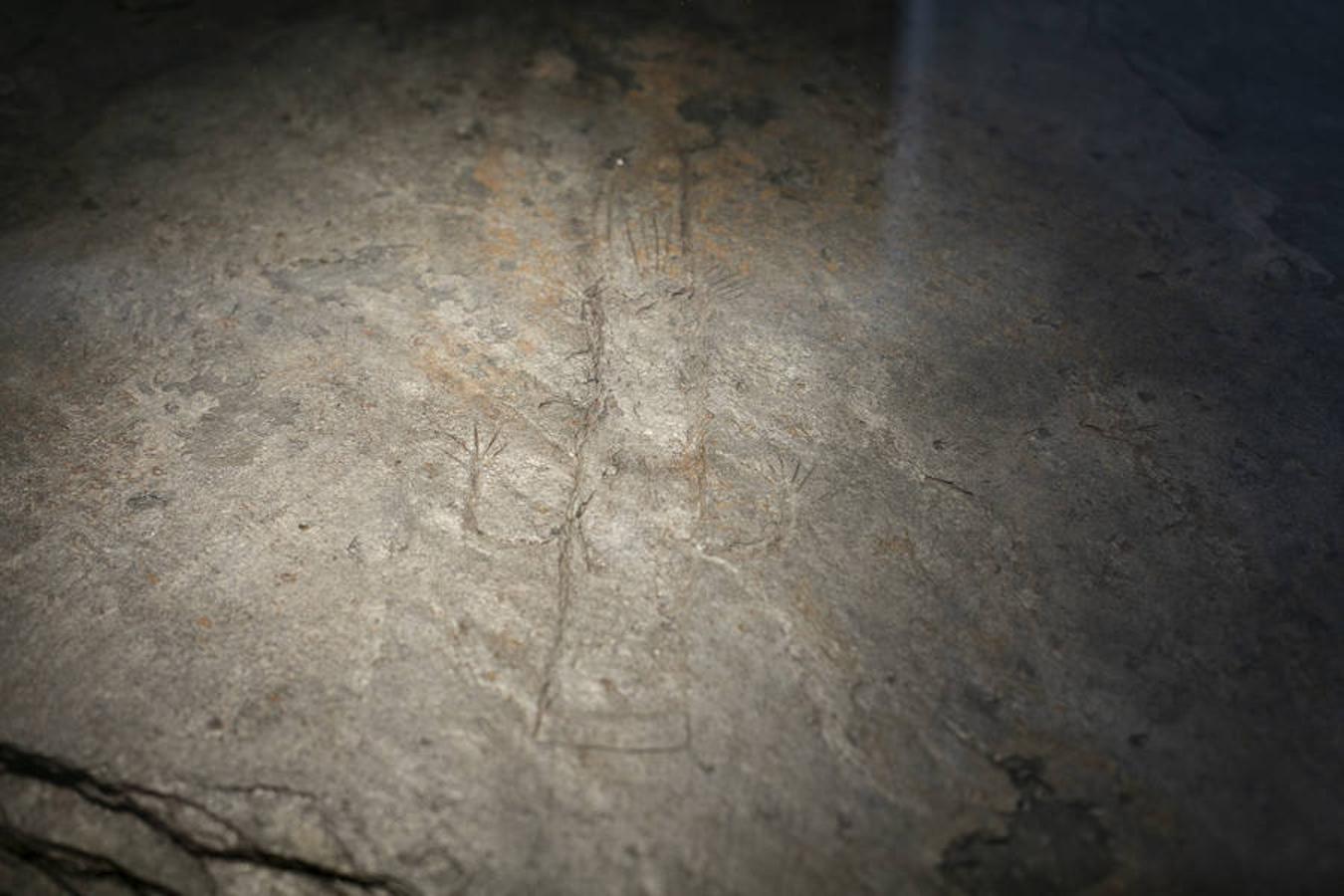 Estela de Fonelas. Arcilla roja. Barnizado, moldeado y cocción. Longitud, 6 mm. anchura, 18 mm. Calcolítico. 2600-2200 a.C.