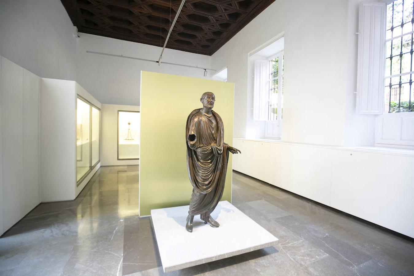 Togado de Periate. Bronce, fundido en hueco. Altura, 160 cm.; anchura, 65 cm. Edad Antigüa, cultura romana, siglo I.