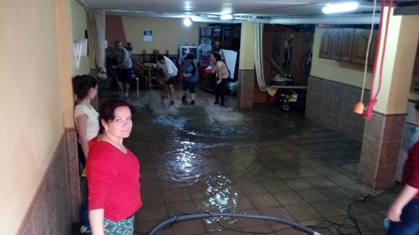 Se han atendido cuarenta incidencias en la capital y el cinturón tras la lluvia de esta tarde