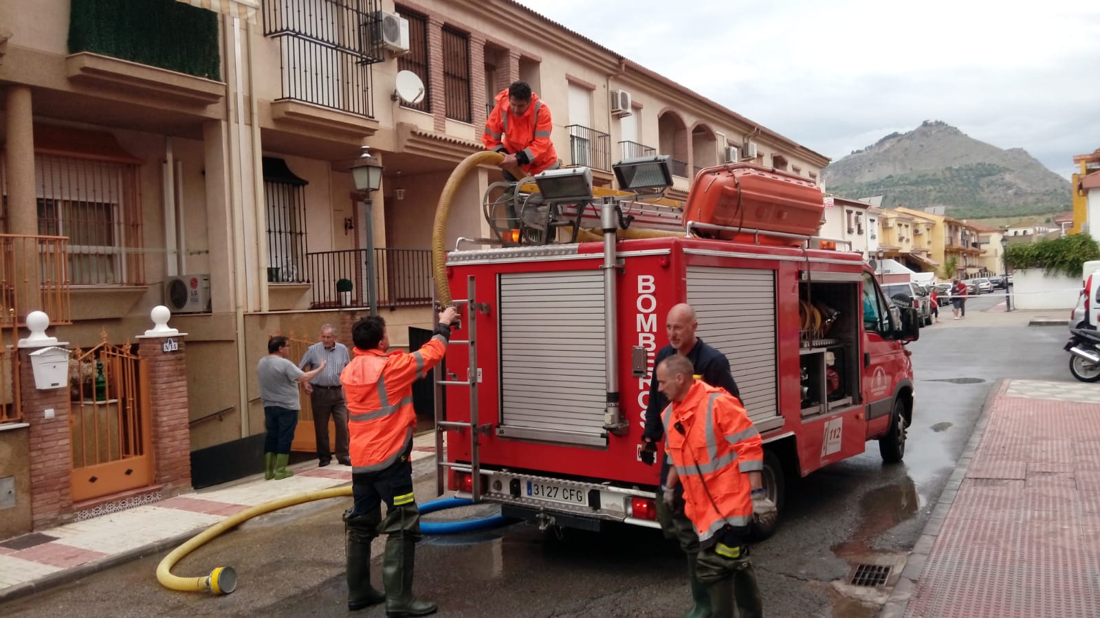 Se han atendido cuarenta incidencias en la capital y el cinturón tras la lluvia de esta tarde